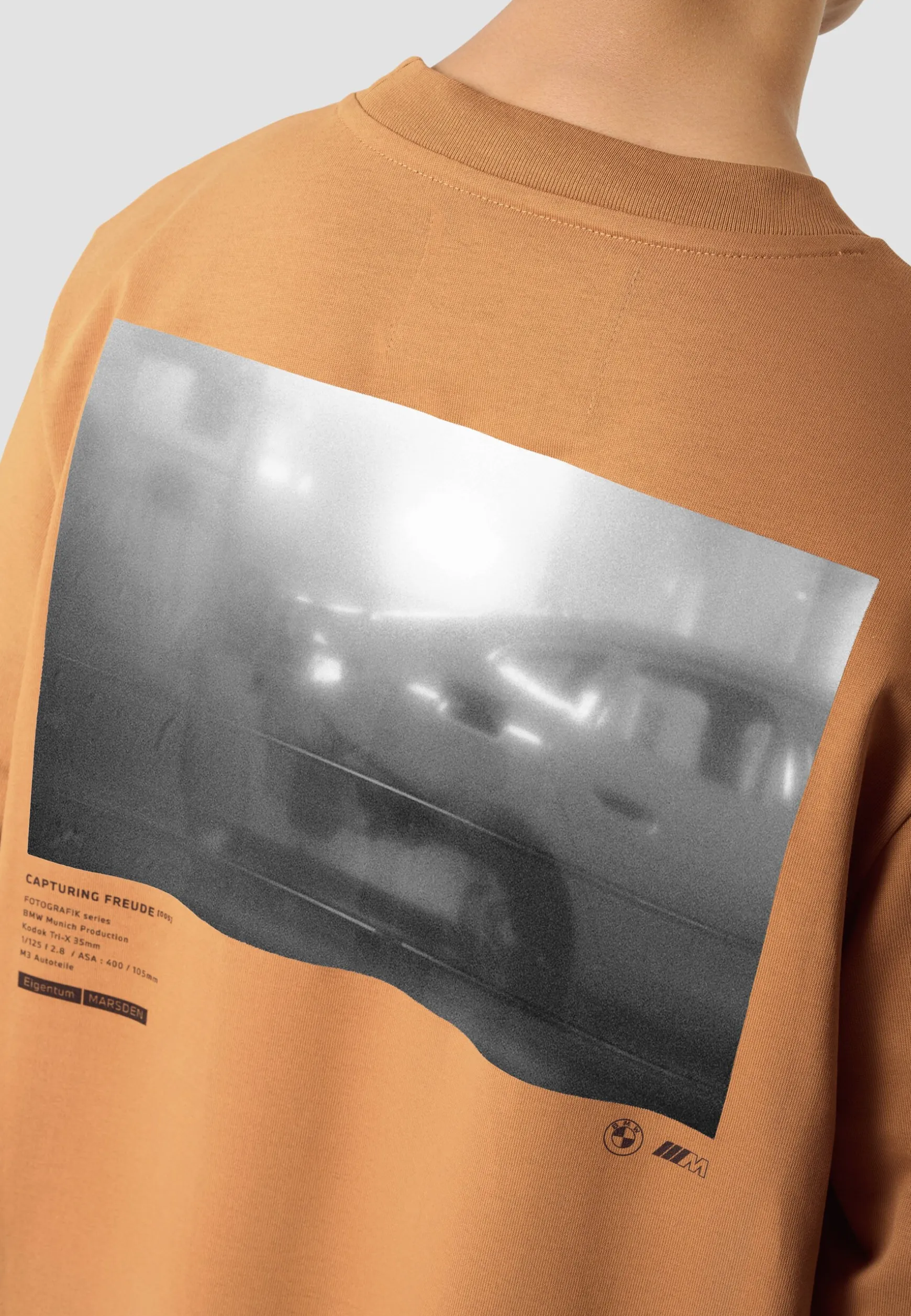 bmw_m_oversized_long_sleeve_tshirt_2-1.webp T-shirts<BMW Lifestyle BMW M Oversized Long Sleeve T-shirt dark brown wood