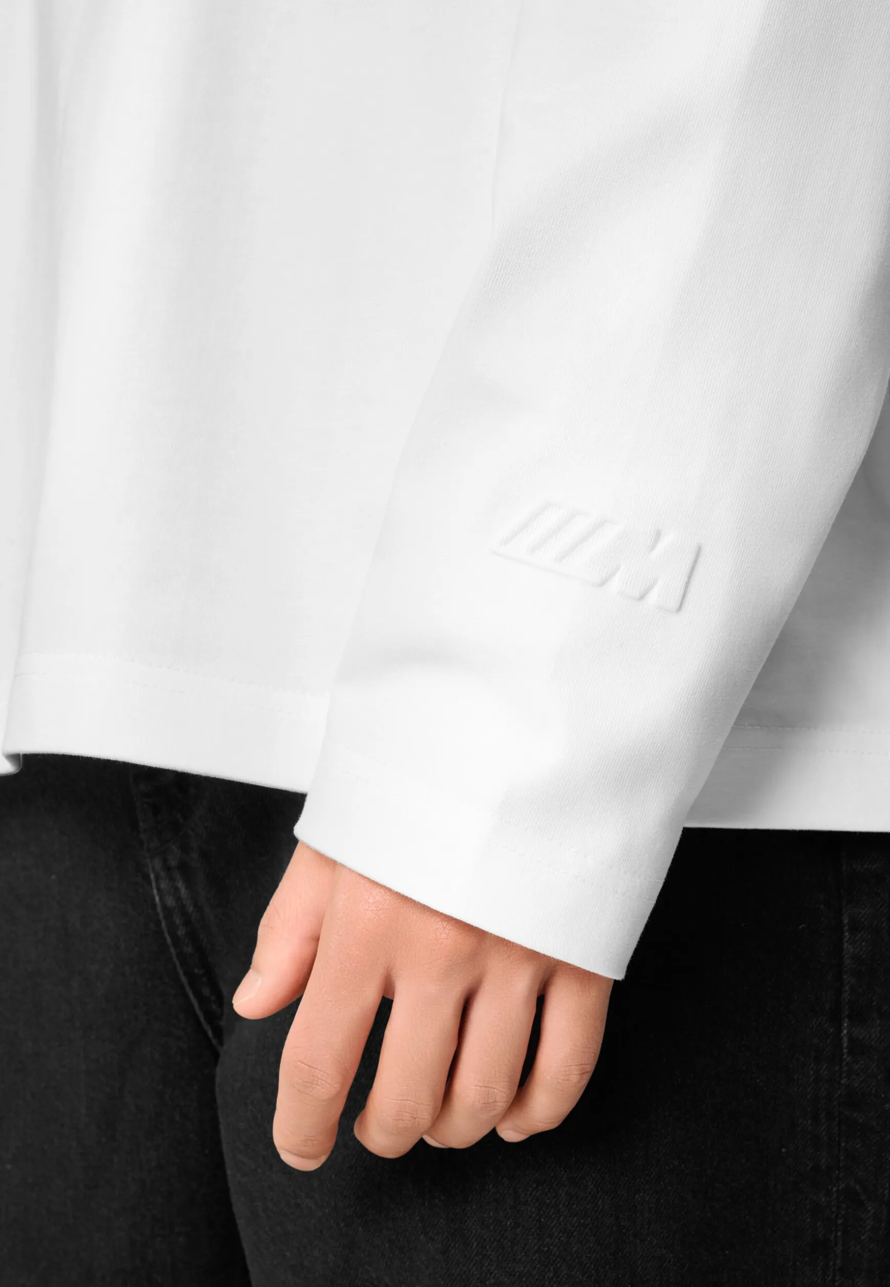 bmw_m_oversized_long_sleeve_tshirt_3.webp T-shirts<BMW Lifestyle BMW M Oversized Long Sleeve T-shirt