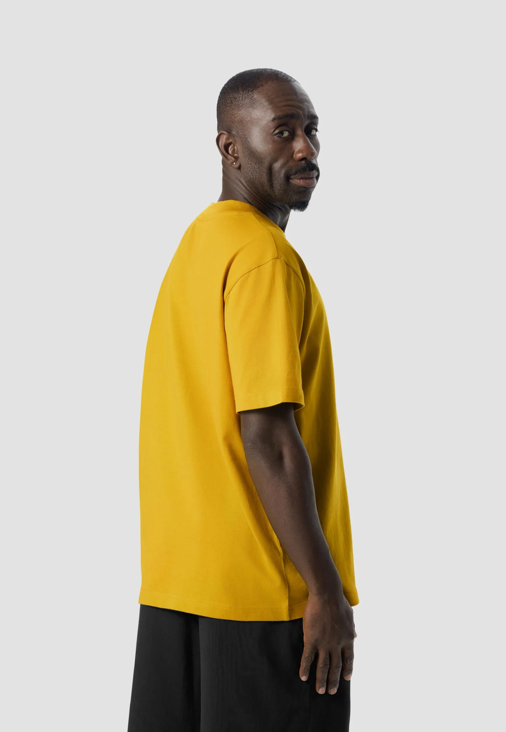 bmw_raw_tshirt_2.webp T-shirts<BMW Lifestyle BMW Raw T-SHIRT dark yellow