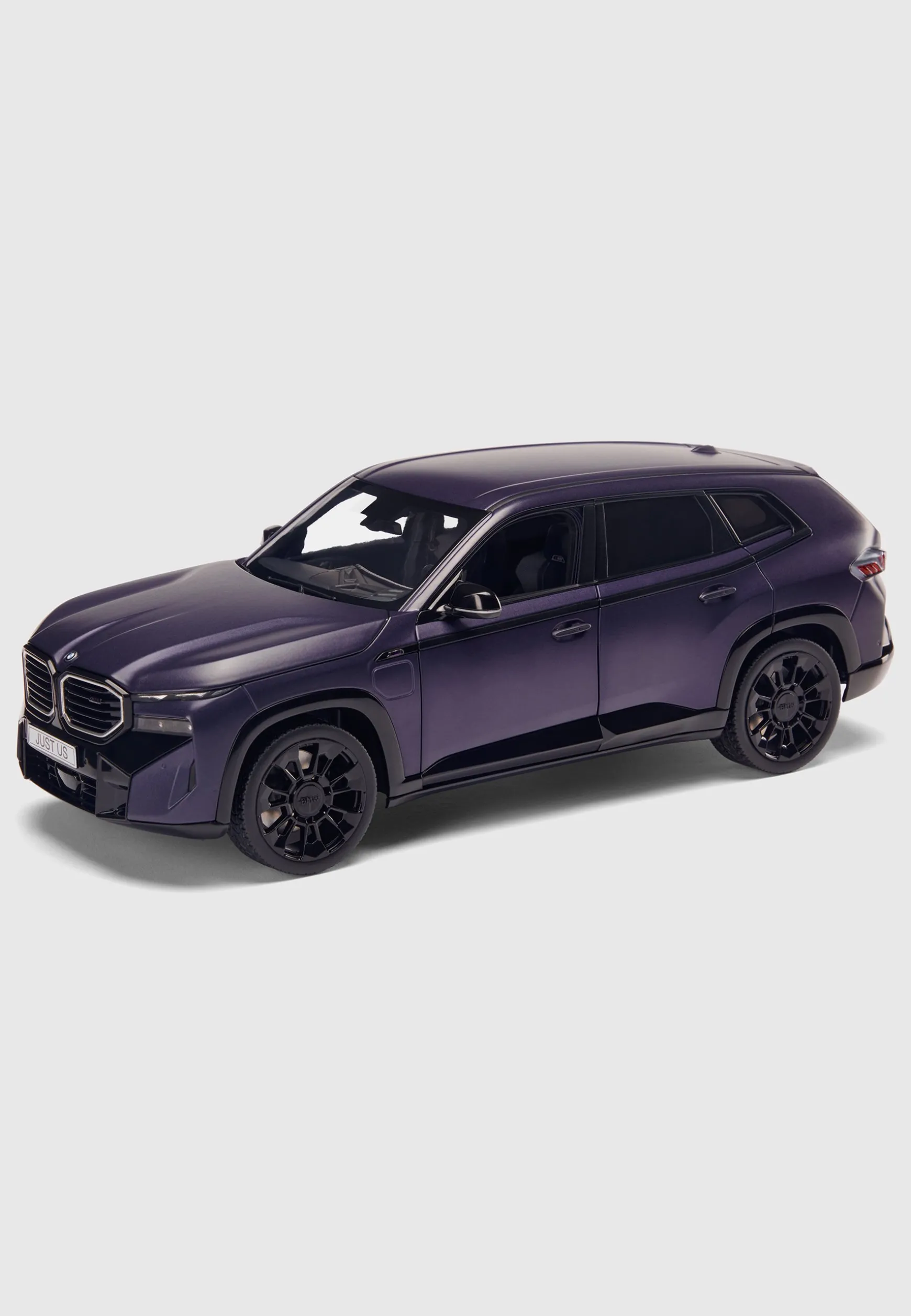 Models & Miniatures<BMW Lifestyle BMW XM by KITH 1:18 Miniature grey violet