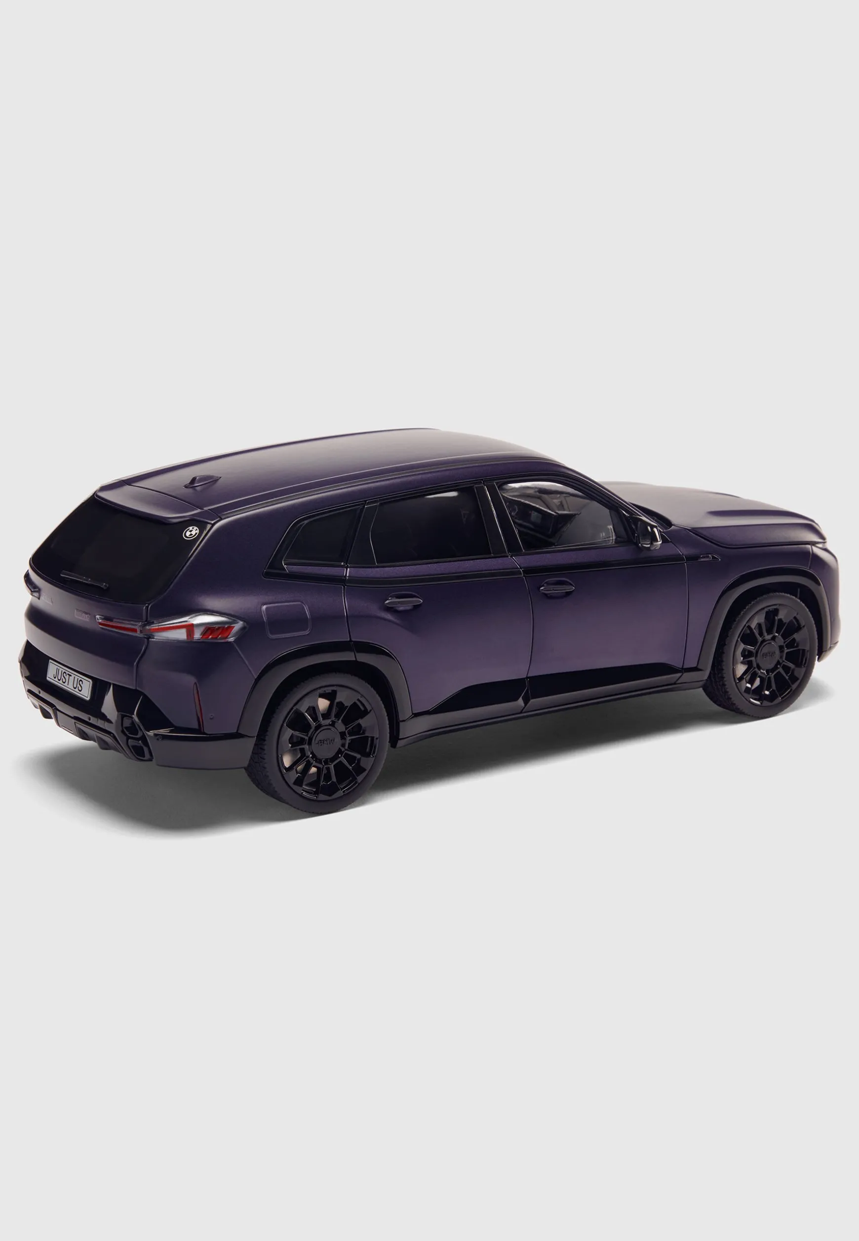 Models & Miniatures<BMW Lifestyle BMW XM by KITH 1:18 Miniature grey violet