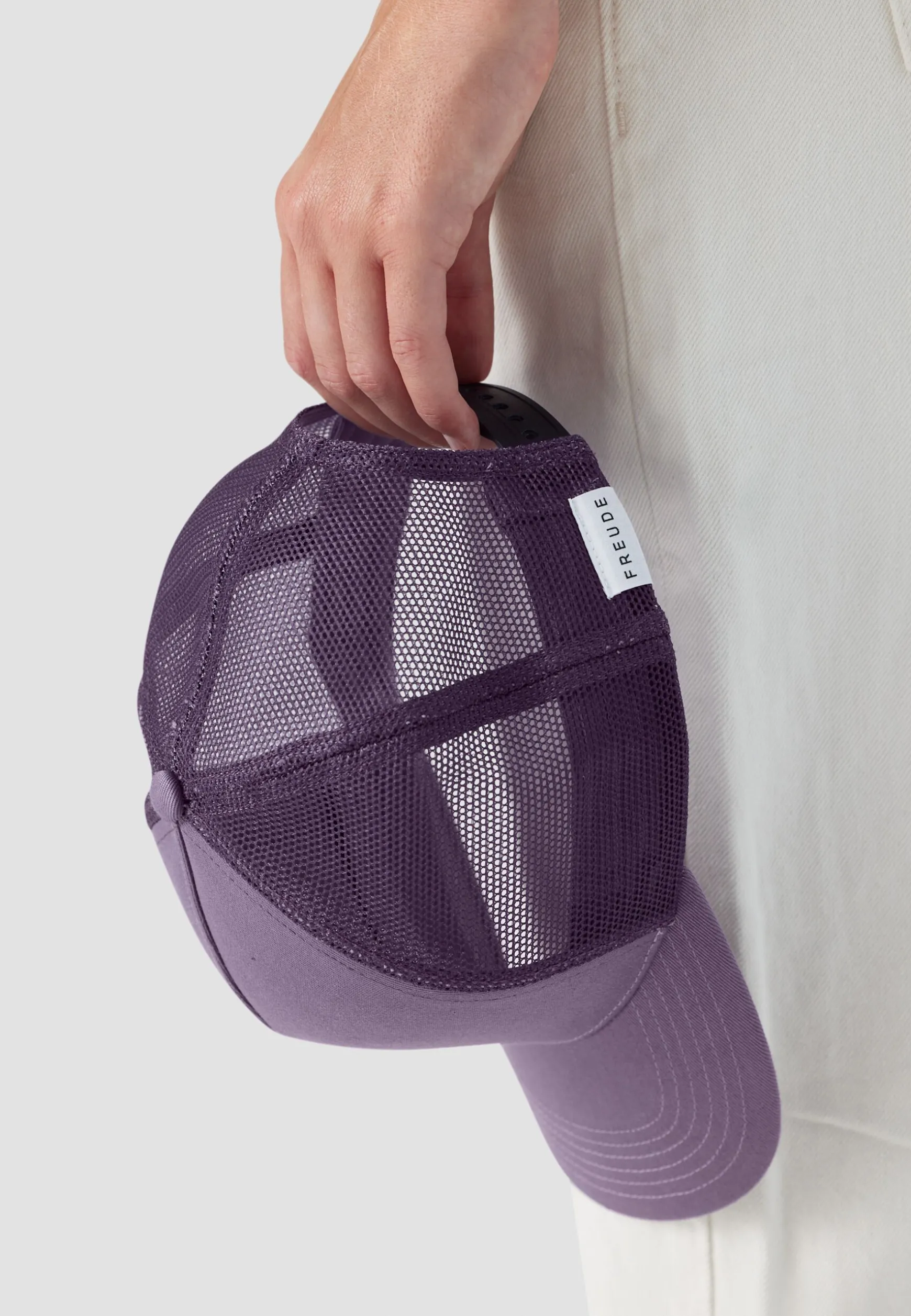 trucker_cap_2.webp Caps<BMW Lifestyle Trucker Cap