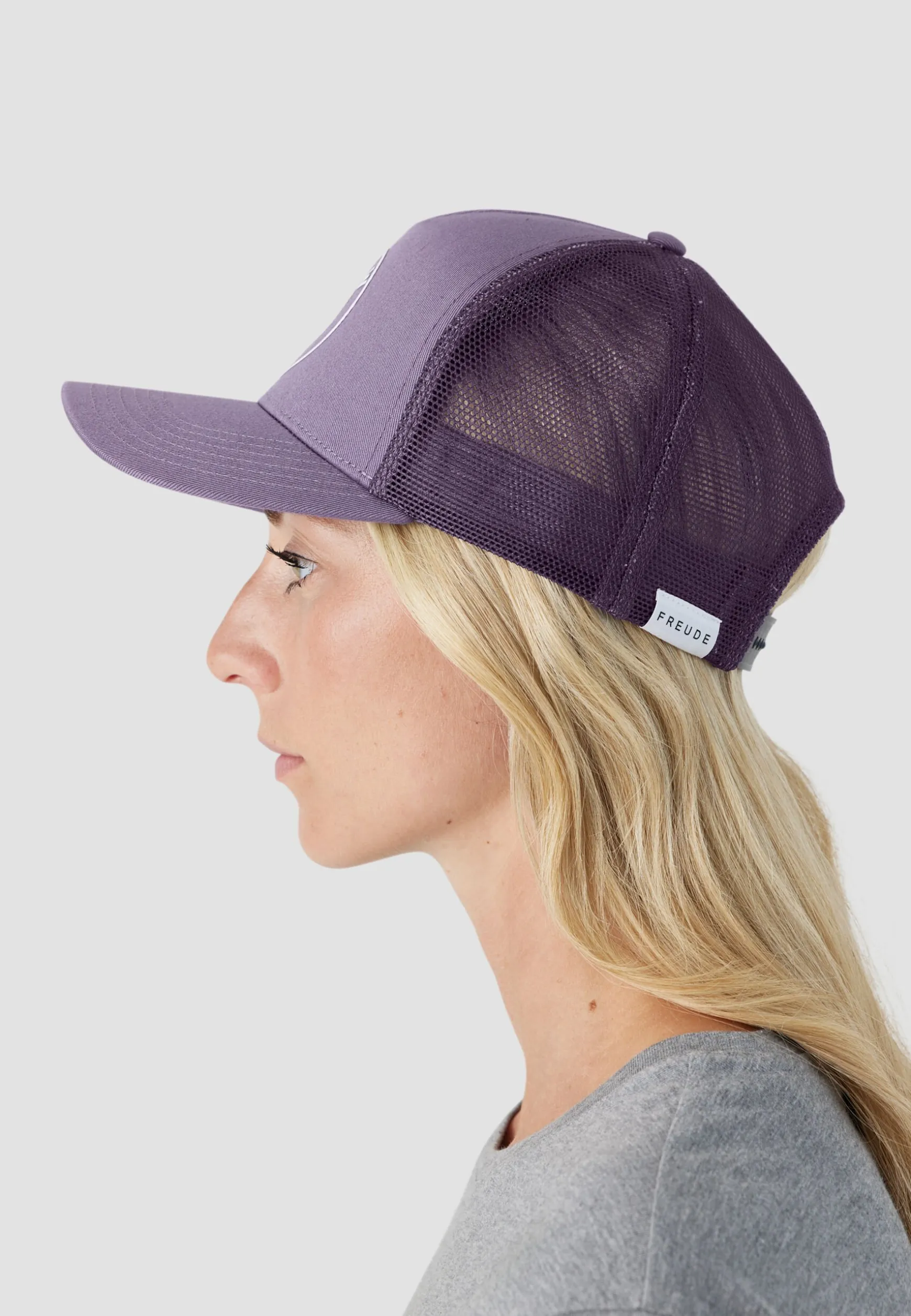 trucker_cap_3.webp Caps<BMW Lifestyle Trucker Cap