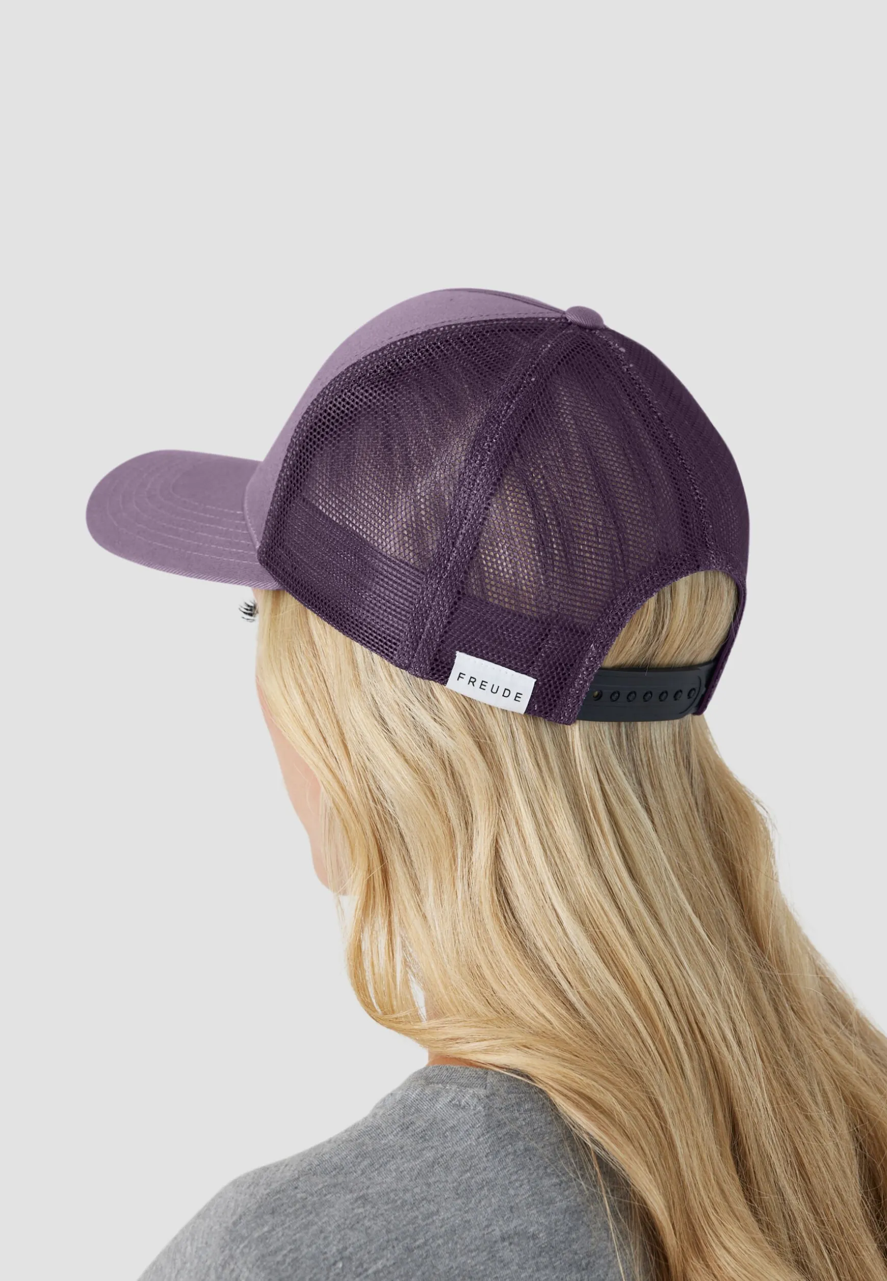 trucker_cap_4.webp Caps<BMW Lifestyle Trucker Cap